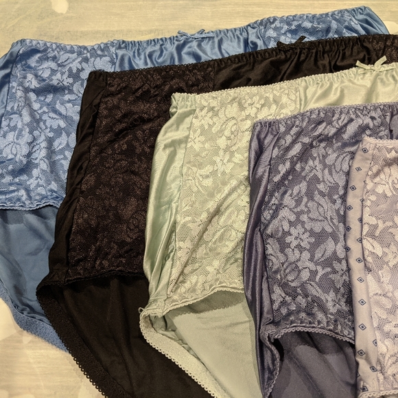 Bali Intimates & Sleepwear 6 Bali Double Support Light Control